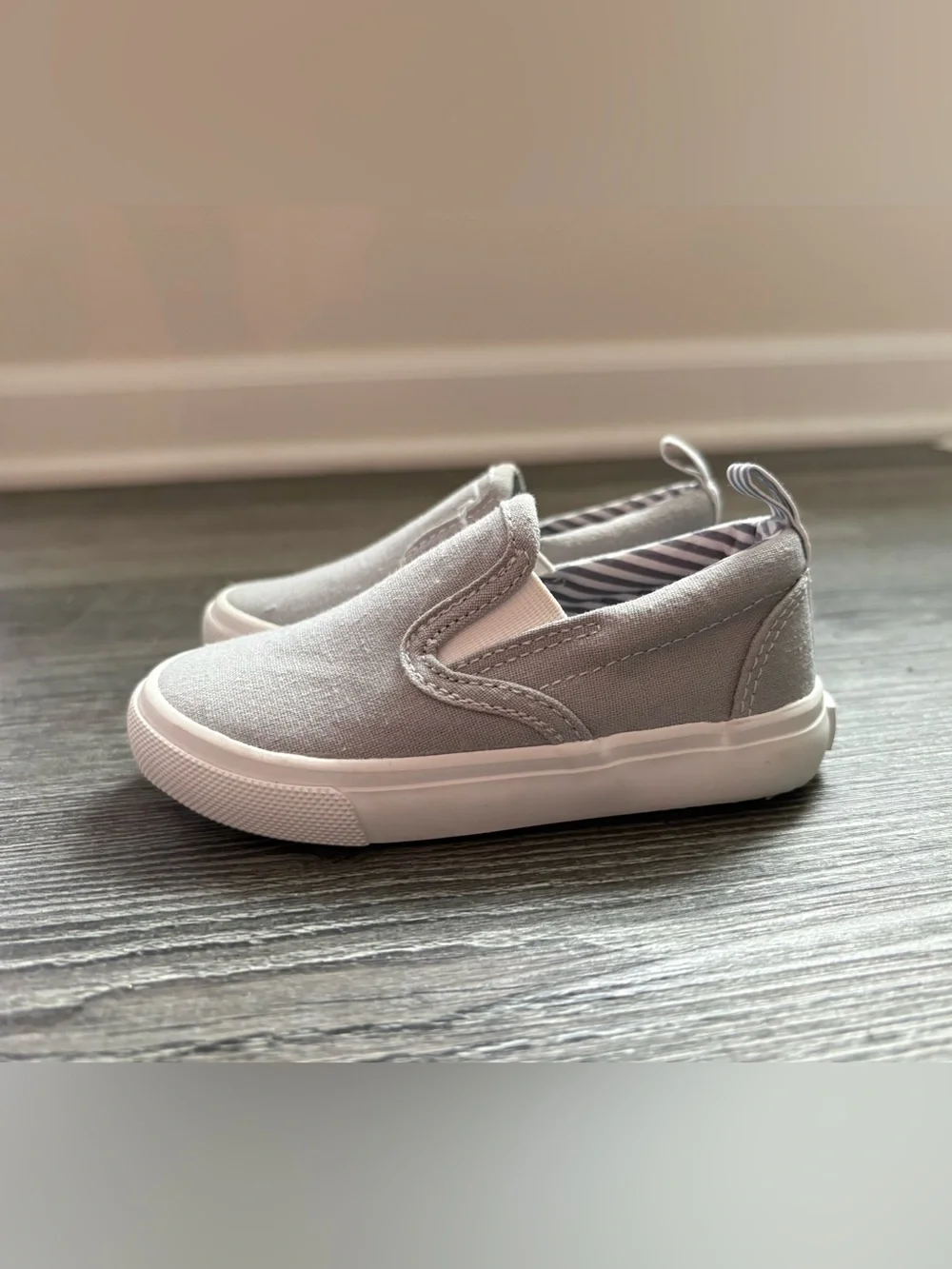 Old Navy Kids Light Gray Canvas Slip-On Sneakers. Baby size 5